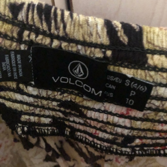 Beautiful New Volcom Black Floral Palm  Spaghetti Strap Dress - Picture 5 of 5